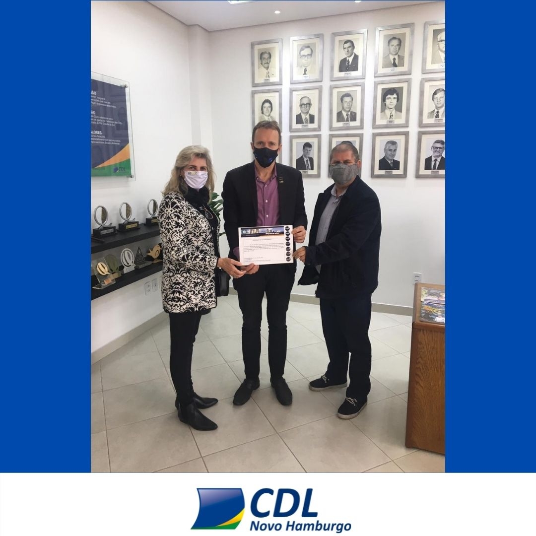 CDL NH recebe Certificado de Reconhecimento do grupo Pensando em Novo Hamburgo